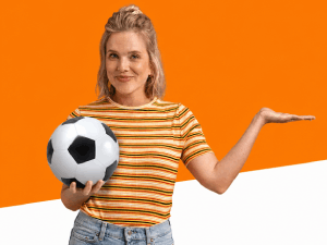 Klarmobil: Frau mit Fußball in der Hand